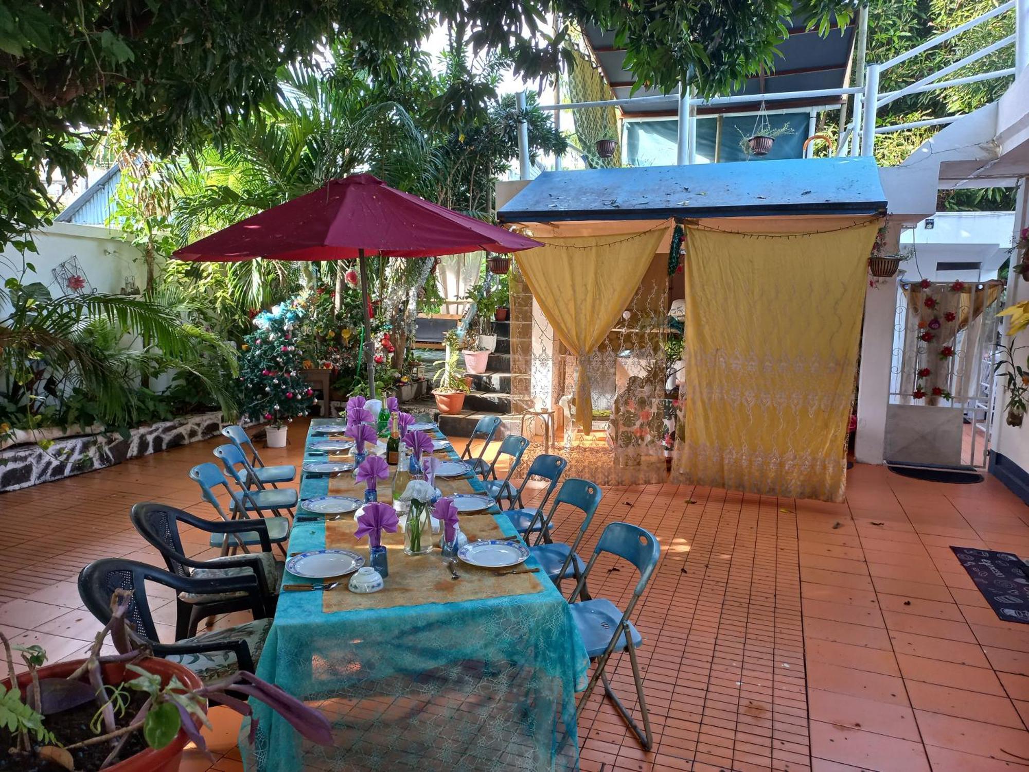 Open Air Cafe & Apartments Порт-Луи Экстерьер фото