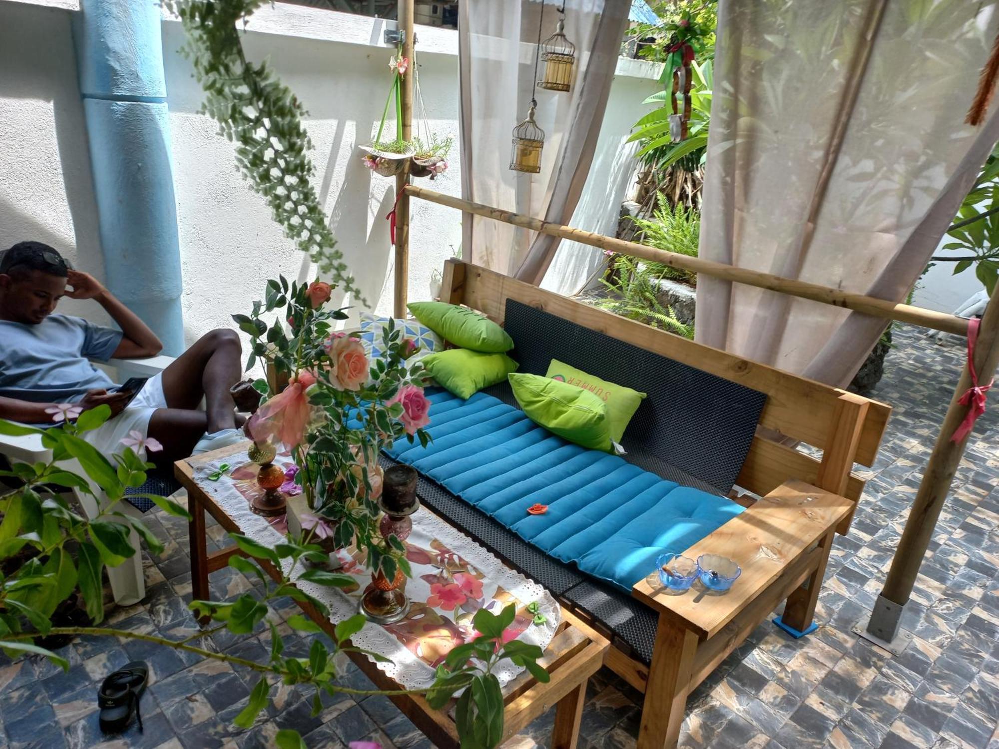 Open Air Cafe & Apartments Порт-Луи Экстерьер фото